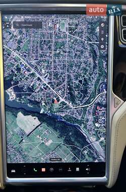 Лифтбек Tesla Model S 2015 в 