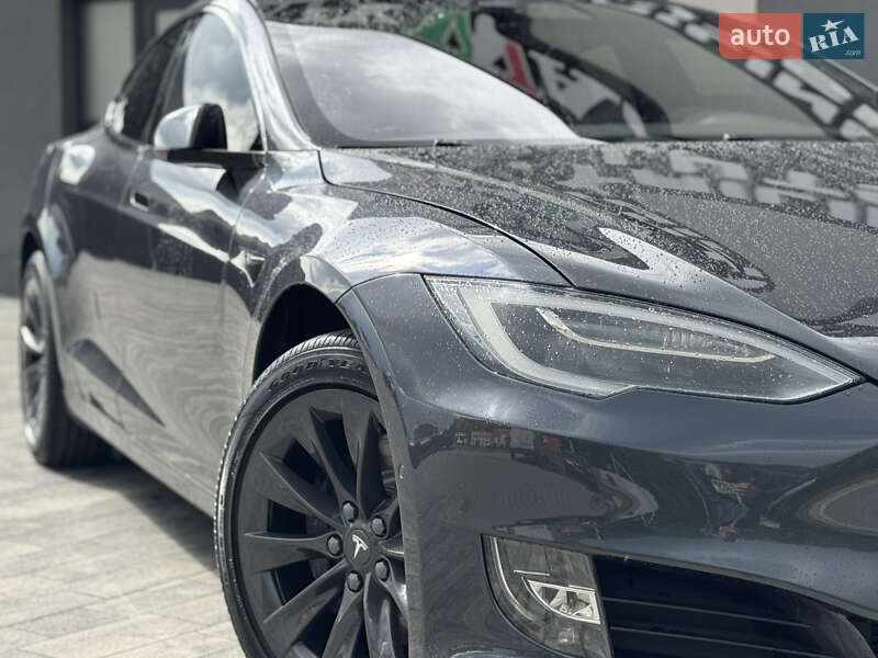 Лифтбек Tesla Model S 2017 в Луцке