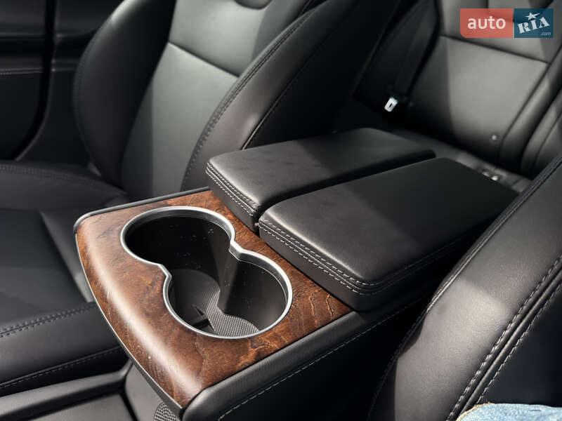 Лифтбек Tesla Model S 2017 в Луцке фото 18 Лифтбек Tesla Model S 2017 в Луцке