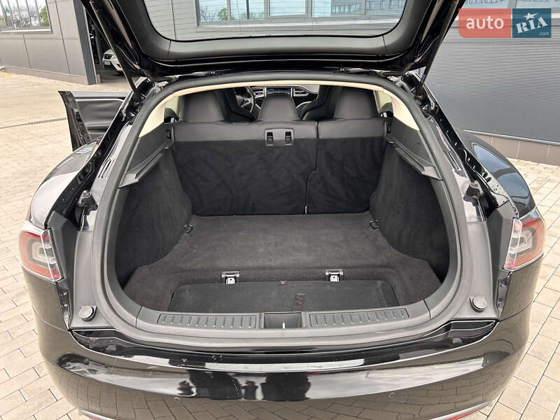 Лифтбек Tesla Model S 2014 в Киеве