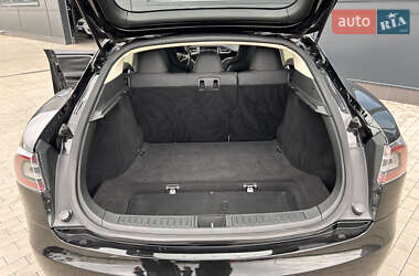 Лифтбек Tesla Model S 2014 в 
