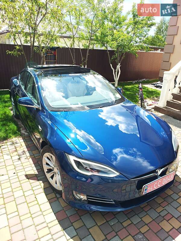 Лифтбек Tesla Model S 2018 в Киеве
