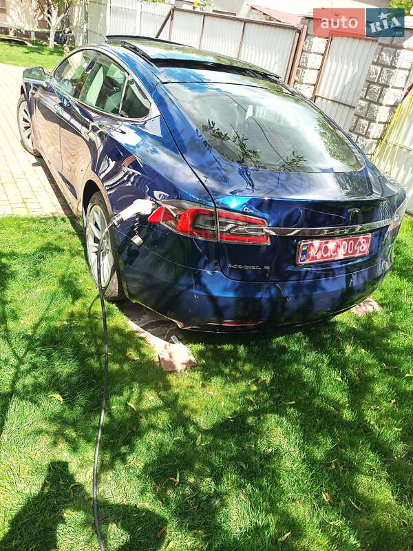 Лифтбек Tesla Model S 2018 в Киеве
