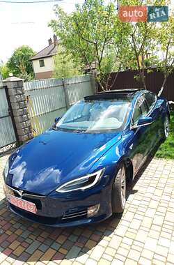 Лифтбек Tesla Model S 2018 в Киеве