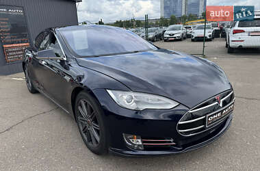 Лифтбек Tesla Model S 2015 в 