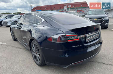 Лифтбек Tesla Model S 2015 в 