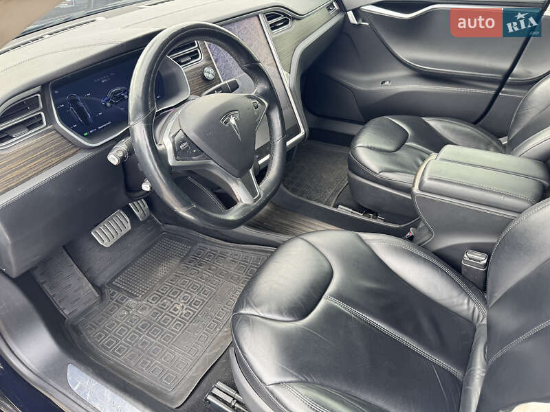 Лифтбек Tesla Model S 2015 в Киеве