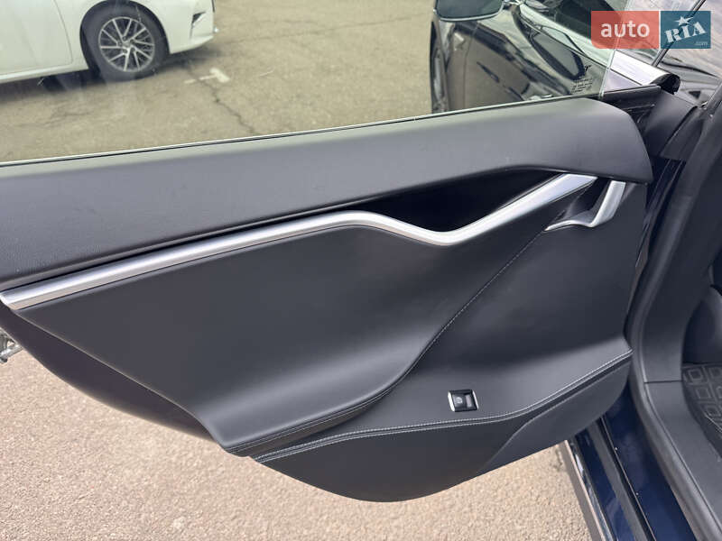 Лифтбек Tesla Model S 2015 в Киеве