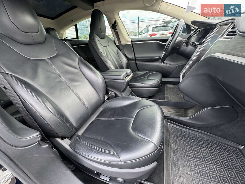 Лифтбек Tesla Model S 2015 в Киеве