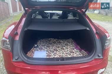 Лифтбек Tesla Model S 2014 в 
