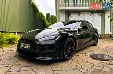 Лифтбек Tesla Model S 2015 в 