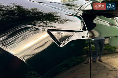 Лифтбек Tesla Model S 2015 в 