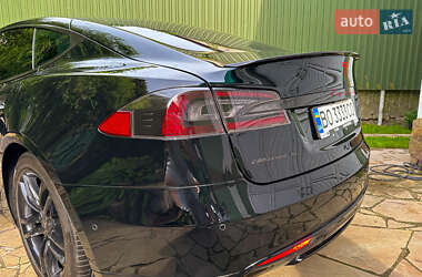 Лифтбек Tesla Model S 2015 в 