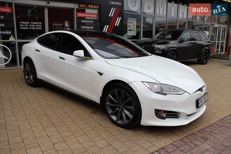 Лифтбек Tesla Model S 2016 в Львове