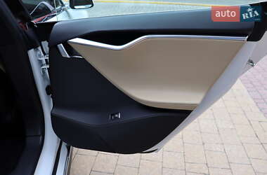 Лифтбек Tesla Model S 2016 в 
