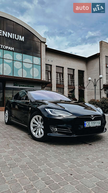 Лифтбек Tesla Model S 2018 в Черновцах