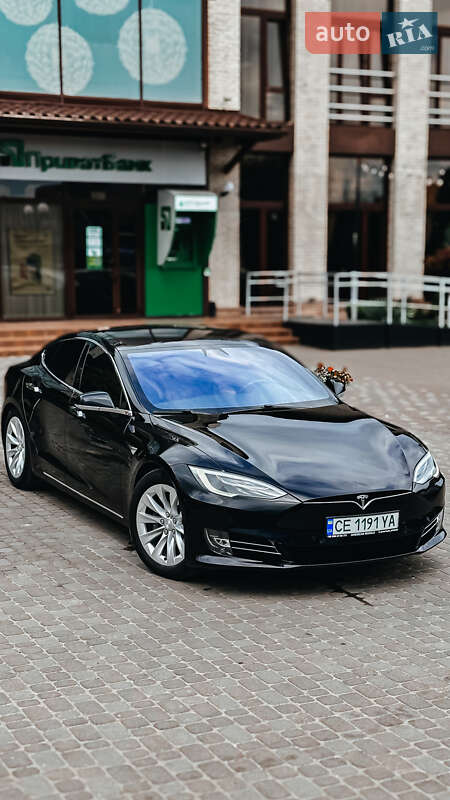 Лифтбек Tesla Model S 2018 в Черновцах