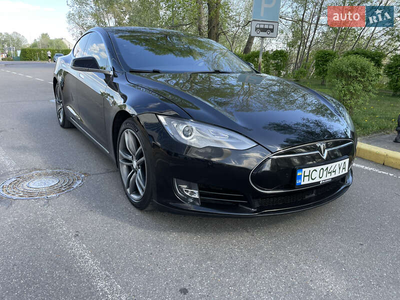 Лифтбек Tesla Model S 2015 в Киеве