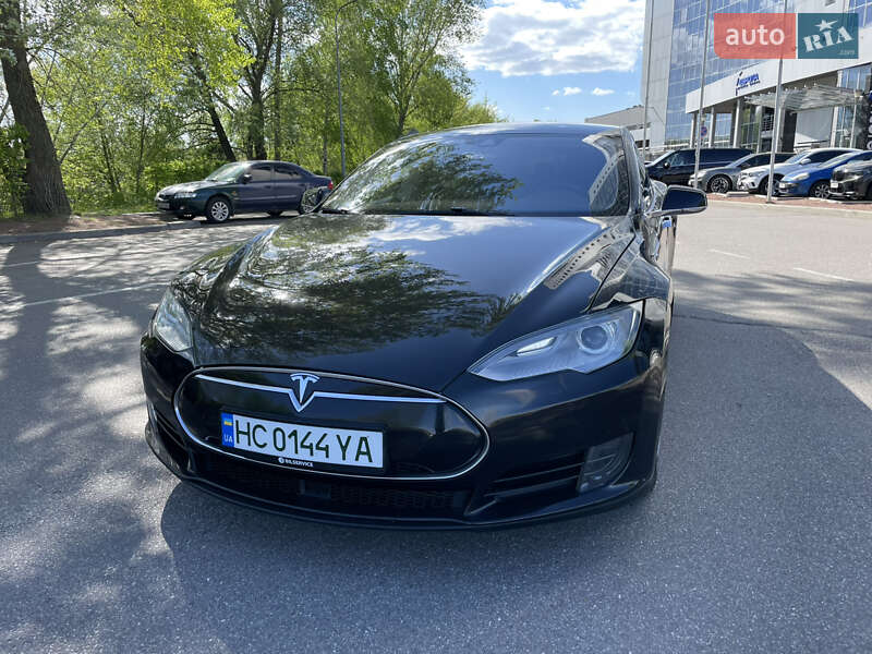 Лифтбек Tesla Model S 2015 в Киеве