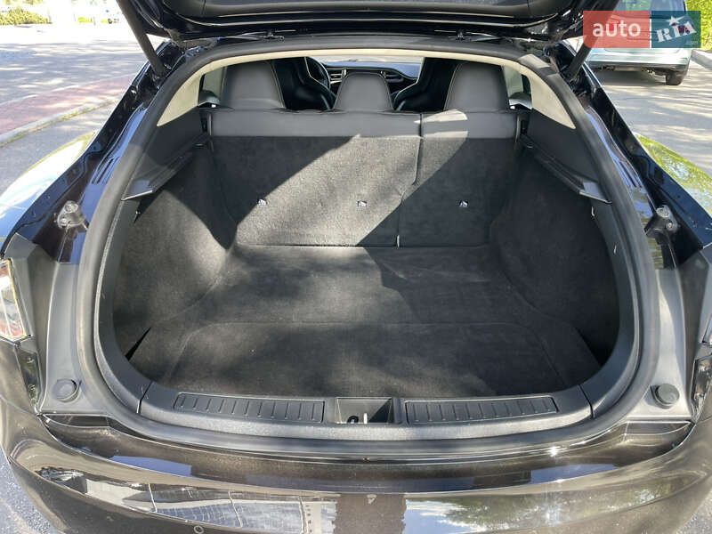 Лифтбек Tesla Model S 2015 в Киеве