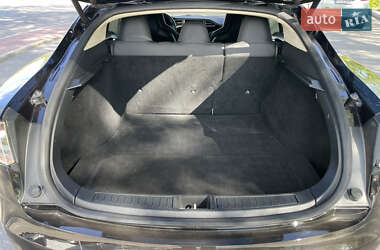 Лифтбек Tesla Model S 2015 в 