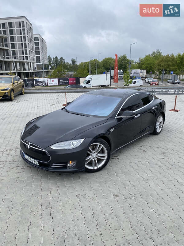 Лифтбек Tesla Model S 2015 в 