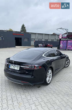 Лифтбек Tesla Model S 2015 в 