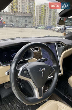 Лифтбек Tesla Model S 2015 в 