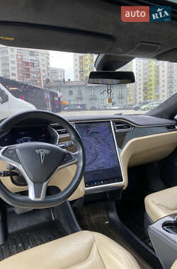 Лифтбек Tesla Model S 2015 в 