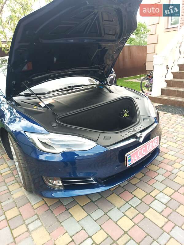Лифтбек Tesla Model S 2018 в Киеве