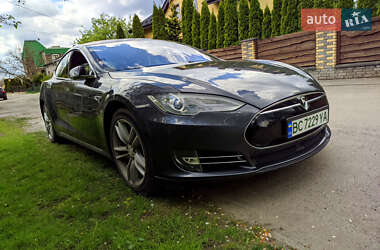 Лифтбек Tesla Model S 2016 в Жовкве
