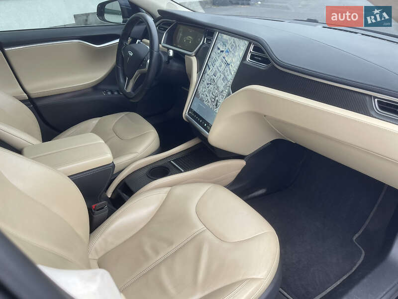 Лифтбек Tesla Model S 2014 в Виннице