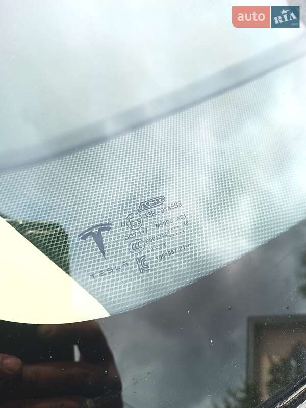 Лифтбек Tesla Model S 2018 в Киеве