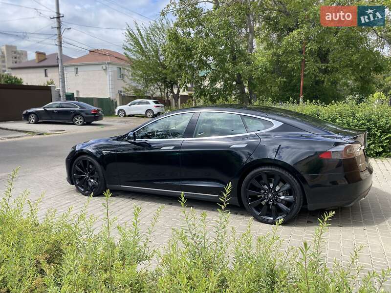 Tesla Model S 2014