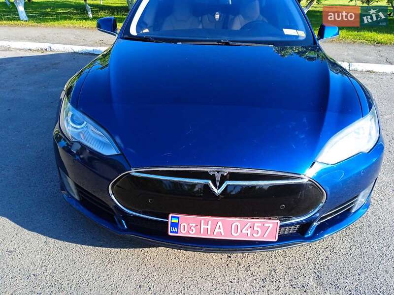 Лифтбек Tesla Model S 2016 в Иваничах