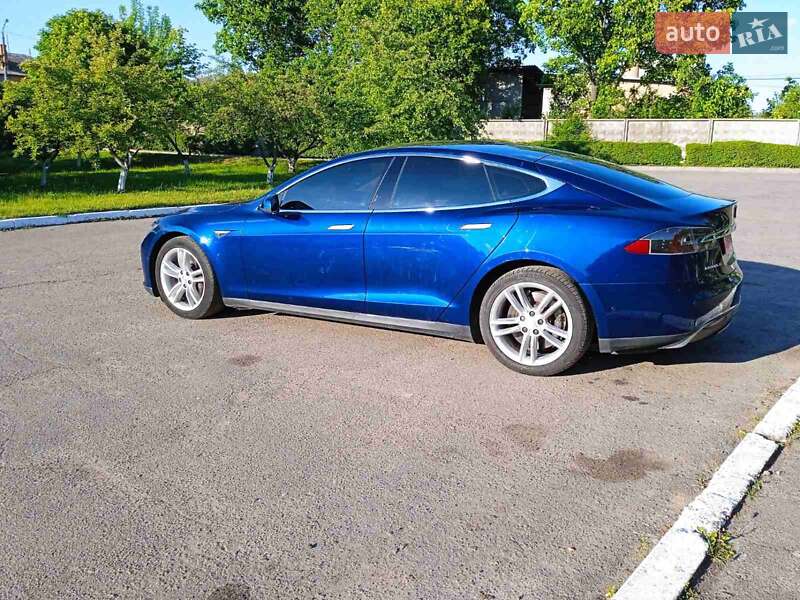 Лифтбек Tesla Model S 2016 в Иваничах