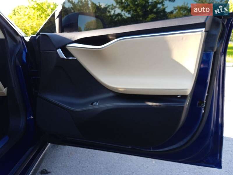 Лифтбек Tesla Model S 2016 в Иваничах