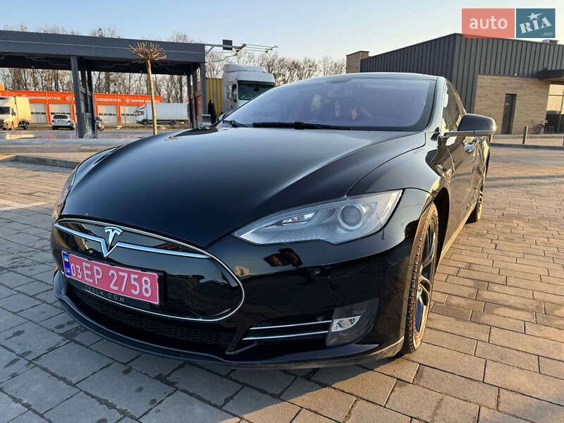 Лифтбек Tesla Model S 2013 в 