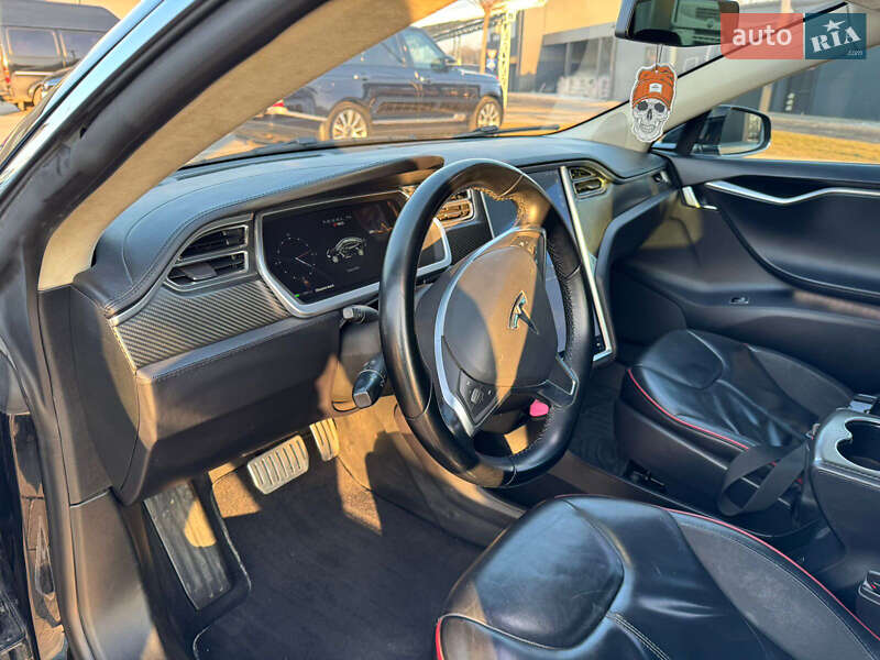 Ліфтбек Tesla Model S 2013 в Луцьку