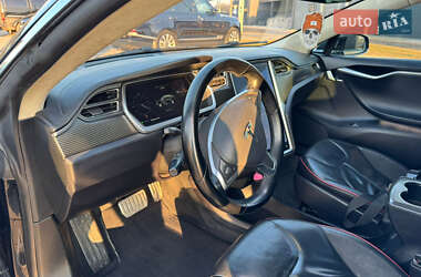 Лифтбек Tesla Model S 2013 в 