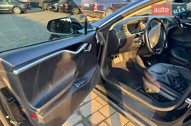 Лифтбек Tesla Model S 2013 в 