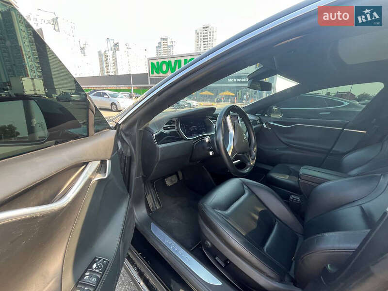 Ліфтбек Tesla Model S 2015 в Києві