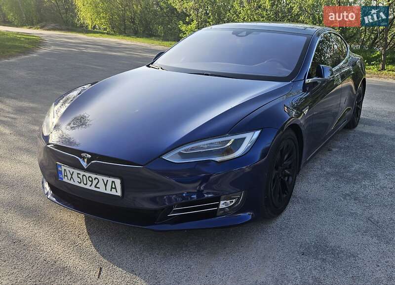 Лифтбек Tesla Model S 2016 в 