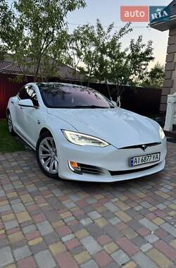 Лифтбек Tesla Model S 2017 в 