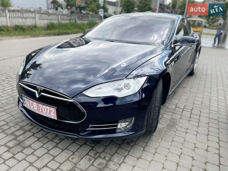Лифтбек Tesla Model S 2014 в 