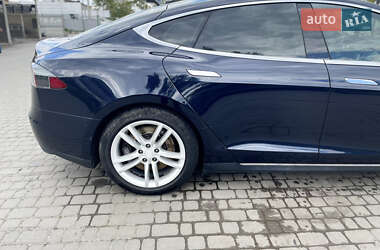Лифтбек Tesla Model S 2014 в 