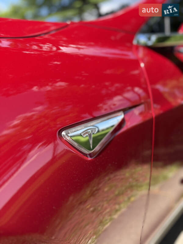 Лифтбек Tesla Model S 2015 в Киеве