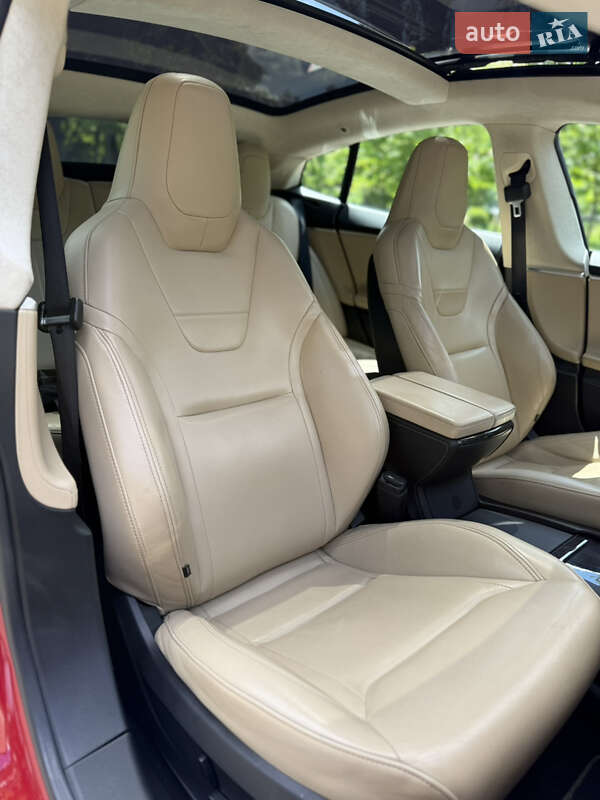 Лифтбек Tesla Model S 2015 в Киеве