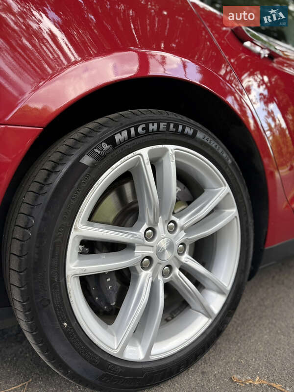 Лифтбек Tesla Model S 2015 в Киеве