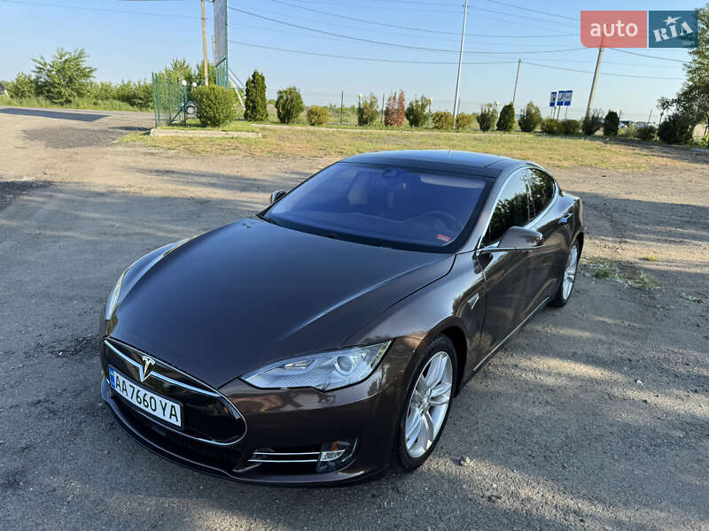 Лифтбек Tesla Model S 2014 в Киеве